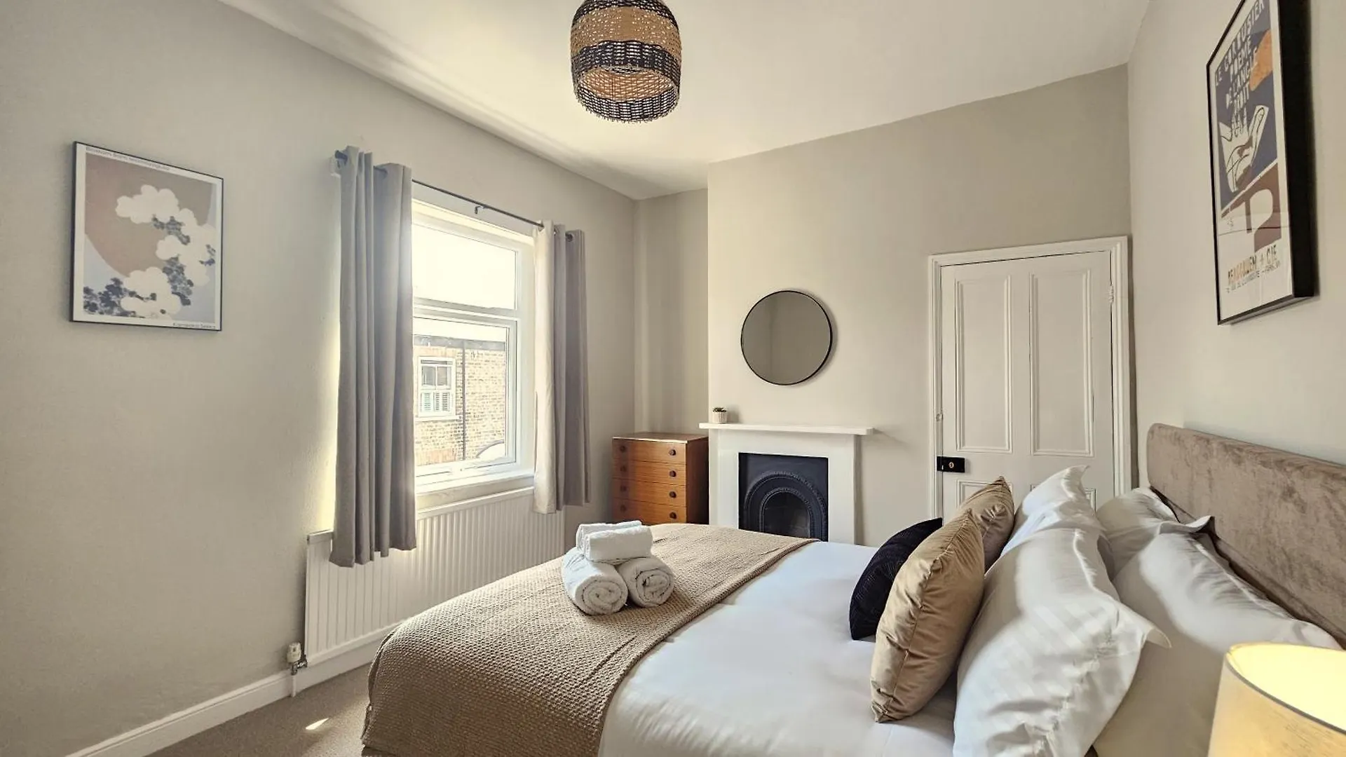 Contatos de St Pauls Terrace - 2 Bed House Nr Train Station